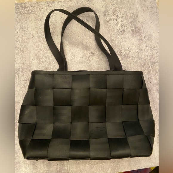 Vintage Original Harvey’s Black Seatbelt Zip Top Tote With Feet - Picture 8 of 11